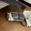 Bolso de mano de muñeca de conejo a cuadros retro nuevo 2026, bolso de hombro versátil, elegante bolso Boston para mujer