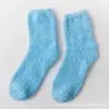 Calcetines Pantufla de Felpa Suave para Mujer Amazon Calcetines para Dormir en Casa Calcetines de Forro Polar Coral Calcetines de Color Caramelo de Media Pantorrilla Transfronterizo
