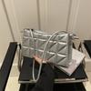 Estilo Francés Distintivo a la Moda Carcasa Presurizada Ins Nicho Bolso de Axila para Mujer 2024 Nuevo Estilo Estilo Occidental Bolso de Hombro Cruzado de Mano
