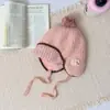 Gorro de punto con patrón de cuadritos y caballito para niños estilo japonés coreano cálido con protección para las orejas otoño invierno con forro gorro para bebé comercio exterior