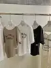 Venta de Liquidación, Sin Devoluciones ni Cambios, Estilo Coreano de Verano Estilo Perezoso Diseño con Estampado de Letras Corte Holgado Cuello Asimétrico Camiseta de Manga Corta W9981