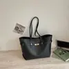 Bolsa de Ombro Único para Axila de Moda Verão 2026 com Toque de Luxo, Grande Capacidade, Bolsa Tote Portátil para Estudantes e Deslocamento para Mulheres