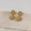 Pendientes de Plata de Ley S925 de Lujo Ligero y Exquisitos con un Estilo Minimalista de Alta Gama para Mujer, Presentando Clavos Pequeños y Sencillos de Flor de Margarita con Baño Galvánico