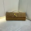 Bolso Nuevo Estilo de Cuero Trenzado con Acabado de Alta Gama, Bolso de Hombro de Nicho, Moderno y a la Moda, Bolso de Mano con Herrajes Dorados, Bolso Bandolera Tipo Baguette