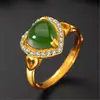 Anel de Jade Verde Vazado com Coração, Banho de Ouro, com Zircônia Incrustada em Formato de Coração, Item de Presente