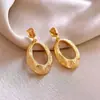 Pendientes de oro con geometría ovalada irregular de metal, pendientes vintage para mujer, pendientes elegantes estilo Hong Kong, nuevas explosiones 2024
