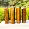 Venta al por mayor del fabricante Cristal de Ojo de Tigre Natural Prisma Hexagonal Columna de Punta Única Piedra Cruda Pulida Columna de Piedra de Energía Artesanías Adornos