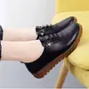 2026 Verão Novo Estilo Couro Macio Solado Macio Sapatos Baixos Casuais Slip-On Sapatos de Mãe Preguiçosa