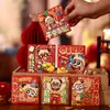 2027 Nuevo Estilo Dibujos Animados Cuadrado Pequeño Bolsas de Sobres Rojos Venta al por Mayor Lingote de Oro Sobres Rojos Regalo de Retorno Universal