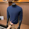 Nueva camiseta interior de manga larga con cuello alto medio de forro polar de doble cara para otoño e invierno, versátil, a la moda, engrosada y cálida para hombre