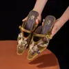 Sapatos de veludo de salto alto retrô estilo coreano para mulheres, novo modelo de outono 2026, novos tamancos chineses com lantejoulas para combinar com saias