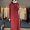 Vestido de Tricô 100% Lã Feminino Elegante, Slimming, Solto, com Gola Alta Bordada e Botões, para o Início do Outono de 2026