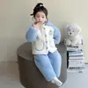 Pijama Infantil Inverno 2025 Novo Estilo Estilo Crianças Roupa de Inverno para Bebês Conjunto de Roupa para Casa Aconchegante de Veludo Coral com Forro de Fleece Espessado