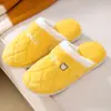 Chinelos de algodão novos no atacado para homens e mulheres no outono e inverno, para uso interno, antiderrapantes, resistentes ao desgaste, sola macia, quentes, para casa, sapatos de algodão de abacaxi e urso