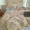 Conjunto de Cama de Renda de Veludo Leite Estilo Coreano Quatro Peças, Capa de Edredom Grossa Quente de Coral Flannel para Outono e Inverno, Conjunto de Lençóis de Três Peças