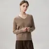 Suéter Feminino Gola V com Ponto Trançado Completo em 100% Caxemira Pura, Cor Sólida, Peça Básica Quente, Outono/Inverno 2026