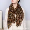 Bufanda Estampado Leopardo Estilo Retro Milenial para Chicas Atrevidas Bufanda Delgada de Algodón con Tacto de Seda Bufanda Larga de Gasa Bufanda de Ambiente Usar como Chal