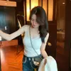 ¡Guau, esta camisola de encaje sintético con diseño de dos piezas y una hermosa espalda viene con copas removibles, estiliza y es versátil para mujeres