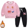 Traje de suéter para niños otoño e invierno 2023 estilo occidental nuevo traje cálido de invierno acolchado de terciopelo de manga larga para niños grandes