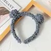 Linda Diadema de Oso de Lana de Cordero de Dibujos Animados Color Café Leche con Orejas para Lavado de Cara Pinza para el Cabello Diadema de Felpa de Otoño e Invierno Accesorios para la Cabeza Femeninos