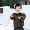 Jaqueta Masculina de Outono e Inverno com Plus Veludo Crianças Top Espessado com Gola de Pele de Carneiro 2026 Nova Roupa de Bebê Estilosa Moda de Inverno