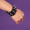 Direto da fábrica europeu e americano novo punk não convencional exagerado cônico cravo rebite pulseira de couro pulseira