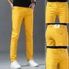 Jeans Amarillos de Alta Gama para Hombre Otoño 2026, Corte Delgado, Elásticos, Pantalones Largos, Modernos, Casuales, Versátiles, Tendencia, Color Sólido