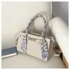 Bolso de mano con estampado de cocodrilo, nuevo modelo 2026, bolso de hombro y cruzado de nicho de alto valor, bolso cuadrado pequeño simple y versátil, bolso de trabajo
