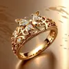 Anillo de Mariposa de Diseño de Nicho Europeo y Americano, Chapado en Oro con Diamantes, Versátil para el Viaje Diario, Joyería de Lujo Ligero, Fábrica Transfronteriza Hong Kong-Indonesia