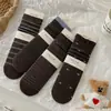 Outono e Inverno Novas Meias Cor de Café Retro Cor Contrastante Tendência Versátil Retas Quentes de Pelúcia Atacado Meias Femininas Sem Costura