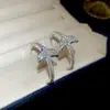 Brincos Circulares Europeus e Americanos Torcidos com Zircônia, com um Toque de Luxo Leve e de Alta Qualidade, Brincos Simples e Elegantes com um Design Único