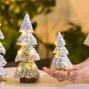 Nueva torre de cedro flocado, adornos navideños de escritorio, decoraciones navideñas, diseño de escena mini