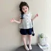 Traje de Niña con Cuello Peter Pan Conjunto de Verano 2026 Nuevo Estilo Ropa de Camisa Floral Infantil Conjunto de Dos Piezas de Pantalones Cortos de Bebé para Verano