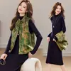 Estilo Nuevo de Invierno Relleno de Algodón Nuevo Estilo Chino Bordado Estéreo Floral Elegante Elegante Chaleco con Cuello Alto y Hebilla Falda de Dos Piezas para Mujer