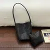 Bolso tipo cubo tejido de patrón versátil transfronterizo para mujer, nuevo modelo 2026, bolsa popular de gran capacidad para madre e hija, bolso de hombro para debajo del brazo