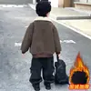 Chaqueta de Terciopelo Plus para Niños Otoño Invierno 2026 Nuevo Estilo Coreano Travieso Guapo Chaqueta con Cuello de Piel para Niños Bebé Superior Invierno
