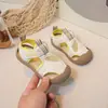 Sandálias Fechadas para Meninas, Sandálias Esportivas da Moda com Solado Macio para Crianças, Calçados de Praia Vazados, Novas Sandálias de Verão 2026