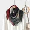 Xin Sai Qi Bufanda Cuadrada de Color Sólido con Pliegues Colgante Hebilla Magnética Moda Versátil Elegante Calentador de Cuello Protector de Cuello