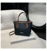 Bolsas para Mulheres 2025 Nova Moda Bolsa de Ombro de Mão Bolsa de Balde de Nicho Bolsa Transversal Bolsa Simples para o Dia a Dia para Mulheres