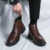 Novas Botas de Couro Retro Britânicas para Homem Outono e Inverno Botas Martin Tendência que Aumentam a Altura Sapatos Masculinos de Cano Alto Botas de Tornozelo de Bico Apontado para Negócios