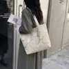 Bolsa Tote Grande de Jacquard Embossado Feminina Transfronteiriça, Bolsa de Ombro Artística Versátil, Bolsa de Mensageiro Estudante Floral Vintage para Livros