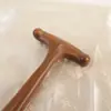 Peine Masajeador Rastrillo de Sándalo Dorado, Tabla Raspadora Multifuncional para Rostro y Piernas, Varilla Masajeadora Pluma de Acupuntura Universal para Todo el Cuerpo