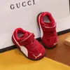 Sapatos de Algodão com Veludo Novo Outono e Inverno Sapatos para Crianças Pequenas Sapatos Esportivos para Bebê Meninos Sapatos de Treinamento Alemão Meninas Sapatos Casuais Quentes