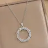 Collar de acero y titanio de estilo japonés-coreano para mujer, cadena de clavícula de alta gama, sin color, ligero, de lujo, con trébol de cuatro hojas a juego.