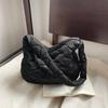 Bolsa Prisma Casual de Grande Capacidade Feminina 2024 Nova Bolsa Plissada de Inverno Bolsa de Ombro Simples Estilista