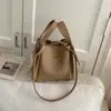 Bolsas de Moda de Diseño de Nicho para Madre e Hija de Este Año 2025 Nuevo Estilo Bolsos de Mujer Elegantes Versátiles Bolsos Cruzados Bolso de Mano Bolso Cubo