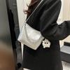 Bolso bandolera elegante de color liso para mujer, diseño moderno de nicho, bandolera con cadena, bolso pequeño popular para ir al trabajo (2025)