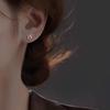 Pendientes de plata de ley s925 con letras para mujer, originales, de alta gama, con temperamento, con agujeros para las orejas, ligeros y lujosos, para parejas.