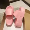 Novos chinelos femininos antiderrapantes EVA com sola super grossa e elevação de altura, super macios, sensação de merda para uso no verão, dentro e fora