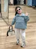 Outono 2024 nova roupa infantil coreana para meninas, suéter azul à prova de vento com capuz, macacão tipo casaco de assalto